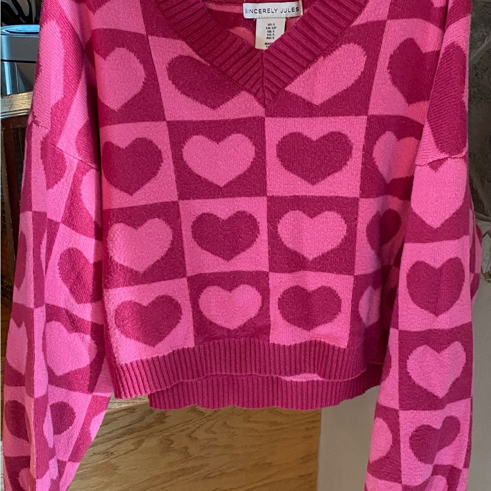 Sincerely Jules V Neck Cropped Sweater Size Small Light Pink/Dark Pink Hearts - Picture 2 of 4